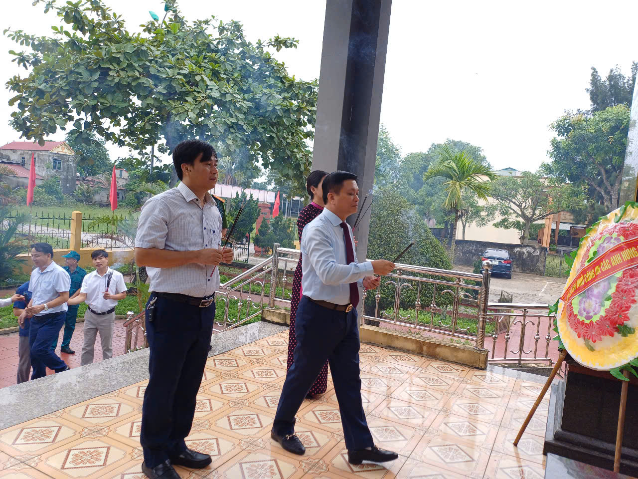 Anh-tin-bai